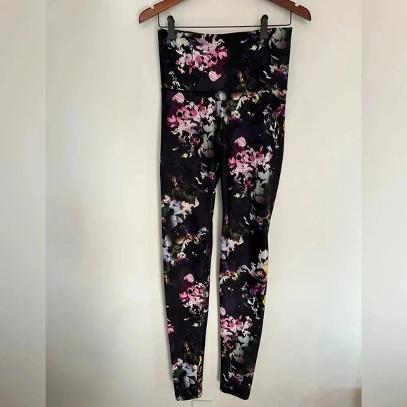 Old navy athletic extra-high rise leggings floral patterns size medium - Picture 2 of 7